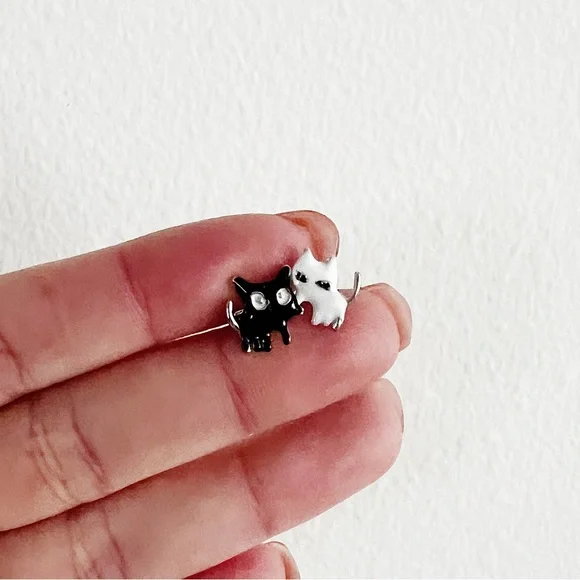 Kawaii Cartoon Cat Studs - Picture 4 of 10